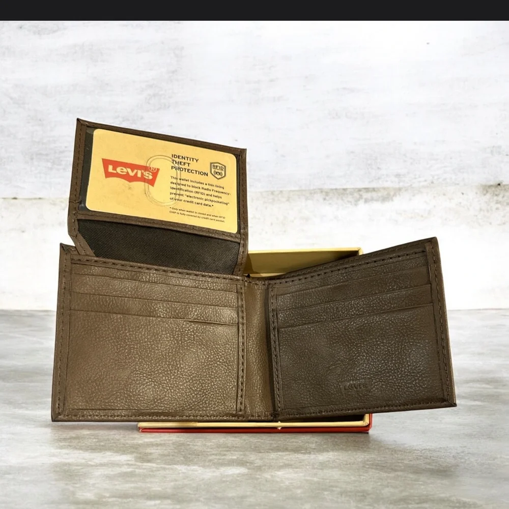 Levi's Tan Leather Wallet with Metallic Logo